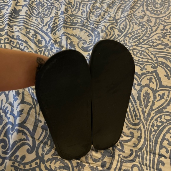 Givenchy Slides (38) - Picture 2 of 7